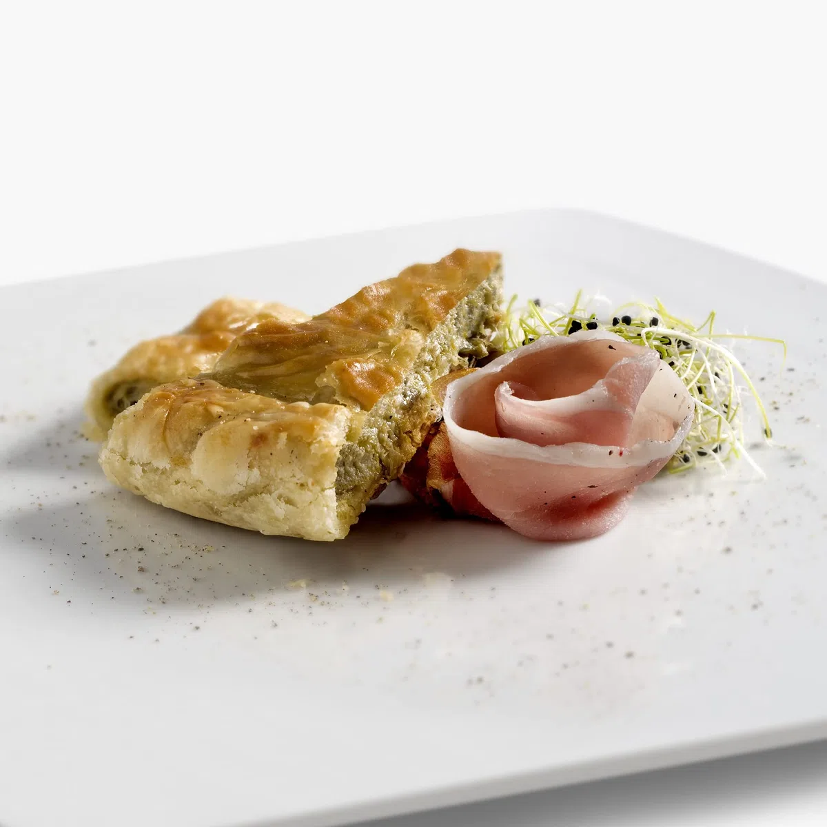 Wolf, Pancetta Arrotolata al Peperoncino, Trancio, Leggera Affumicatura con Legno di Faggio, 100% Carne da Allevamenti Italiani, Senza Glutine, Sottovuoto, 1 kg (min. netto garantito)