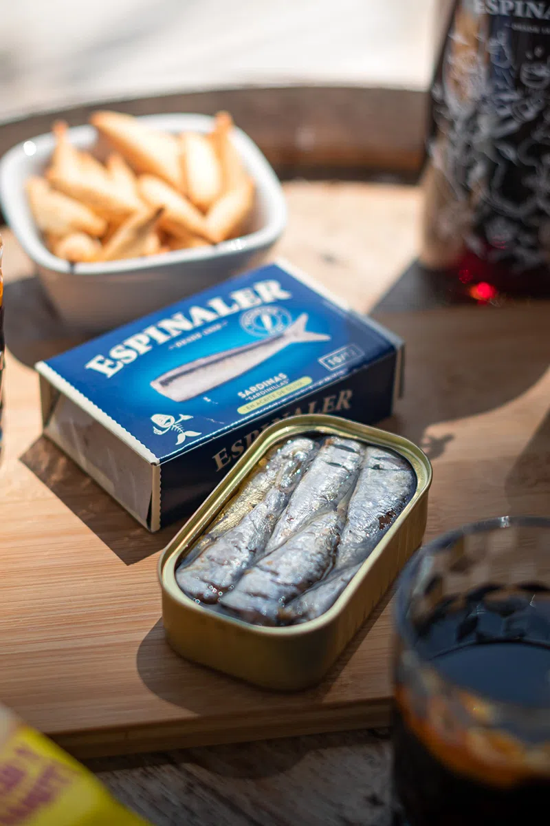 Espinaler Sardine in olio d'oliva - Confezione da 5 lattine da 10-12 sardine in scatola - Sardine in scatola gourmet in olio - Sardine per l'aperitivo o per cucinare.