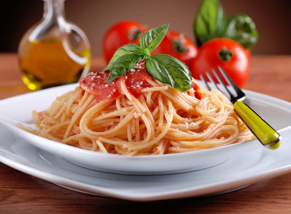 Box SCORTA 3 Pasta Vermicelli Spaghetti + 3 Pasta Penne rigate + 3 Elicoidali Granoro Gr 500 + 6 Passata di pomodoro Mutti gr 700
