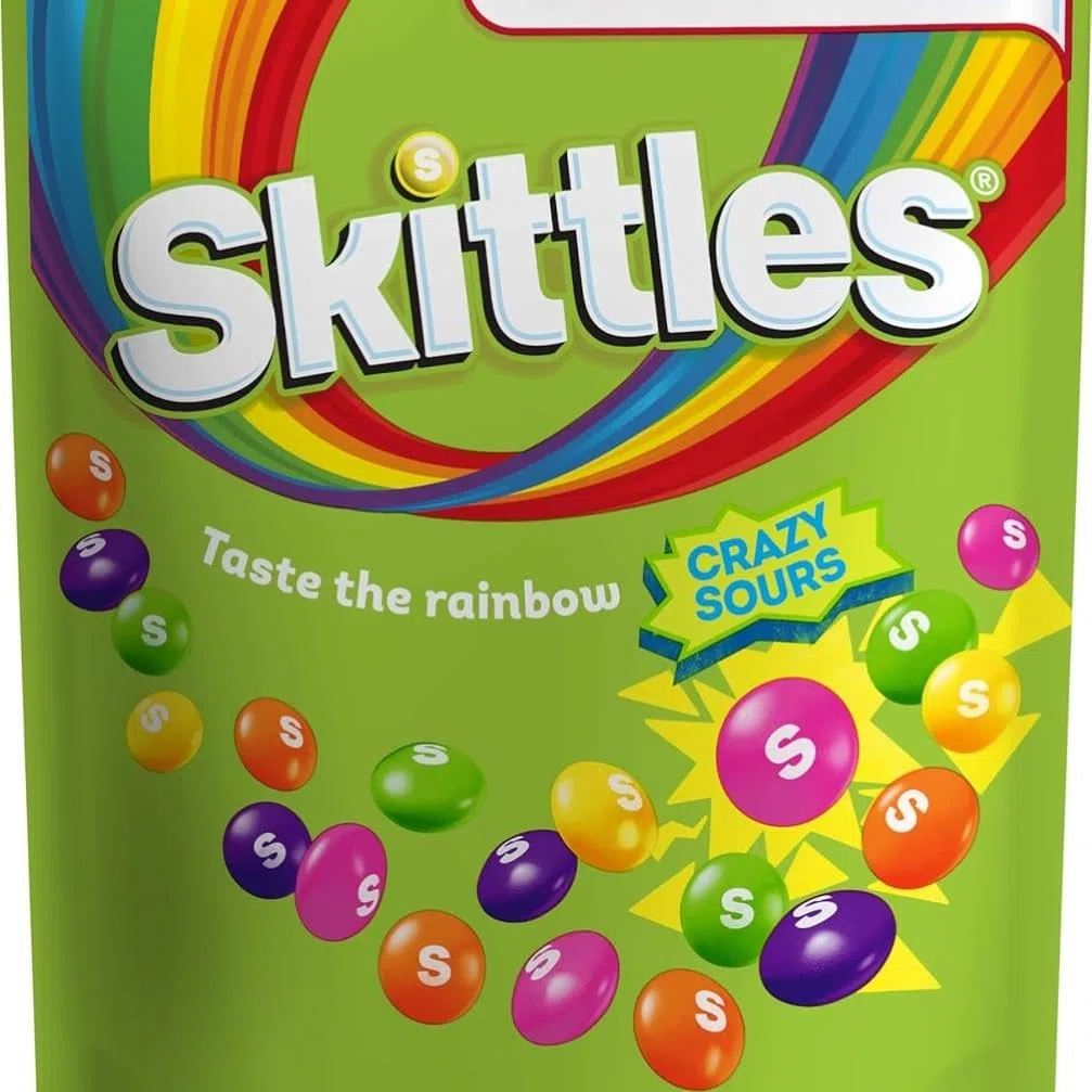 Skittles Crazy Sours, Caramelle Americane Rotonde Colorate alla Frutta dal Gusto Aspro, 15 confezioni da 136g ognuna, Regali Natalizi, Nuova versione
