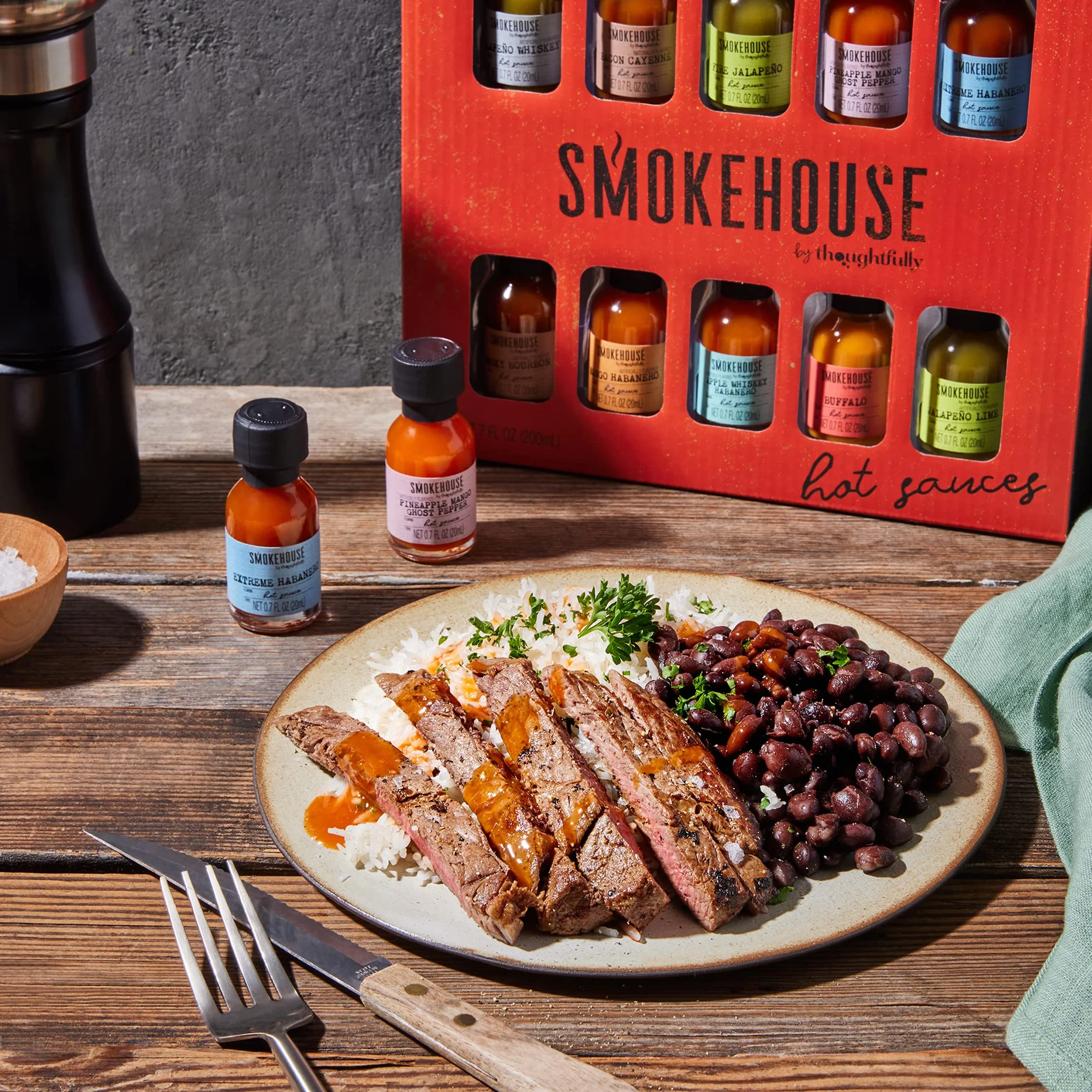 Smokehouse by Thoughtfully, Collezione di Salse Piccanti, Confezione Regalo Smokehouse, Set con 10 Gusti Diversi tra cui Bacon Cayenne, Aglio con Erbe, Whiskey Habanero con Mela e Tanto Altro
