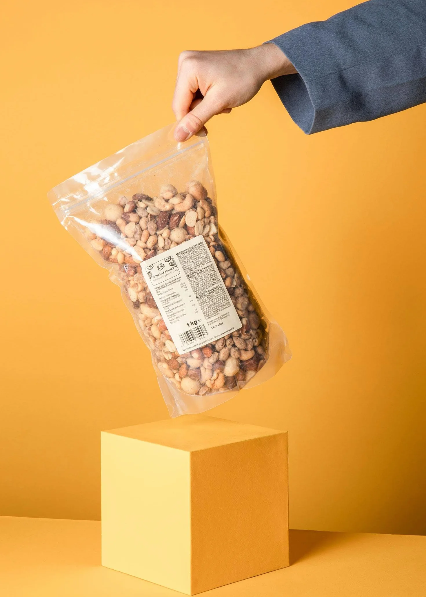 KoRo - Mix di frutta secca affumicata 1 kg - versatili e gustose - formato convenienza - da sgranocchiare come snack e per aperitivi
