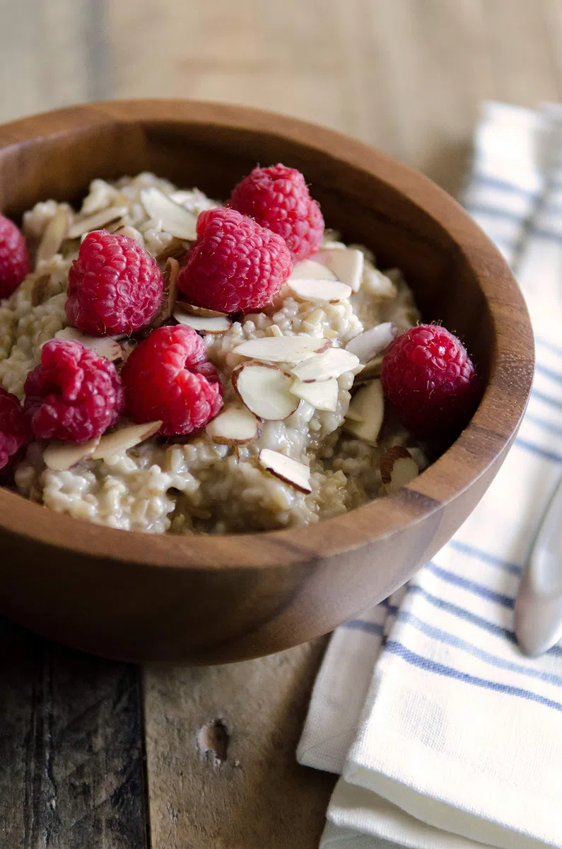 Bob's Red Mill - Avena Glutine-Libera del taglio dell'acciaio - 24 oncia.