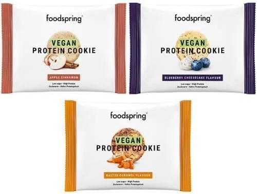foodspring - Vegan Protein Cookie Variety Pack - 12 biscotti da 50gr assortiti nei gusti: Mela-Cannella, Caramello Salato, Cheesecake ai Mirtilli
