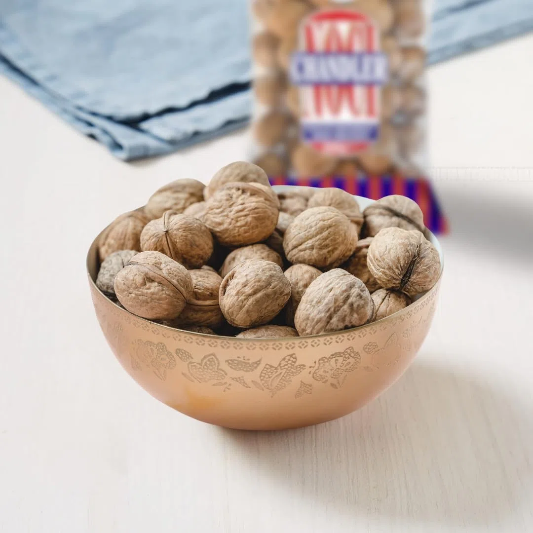 Alfano dal 1940 Noci Chandler Naturali con Guscio non Trattato 500g Ricche di Fibre, Magnesio e Fonte di Potassio Snack Ideale per una Dieta Equilibrata e Vegana (8 Pezzi)