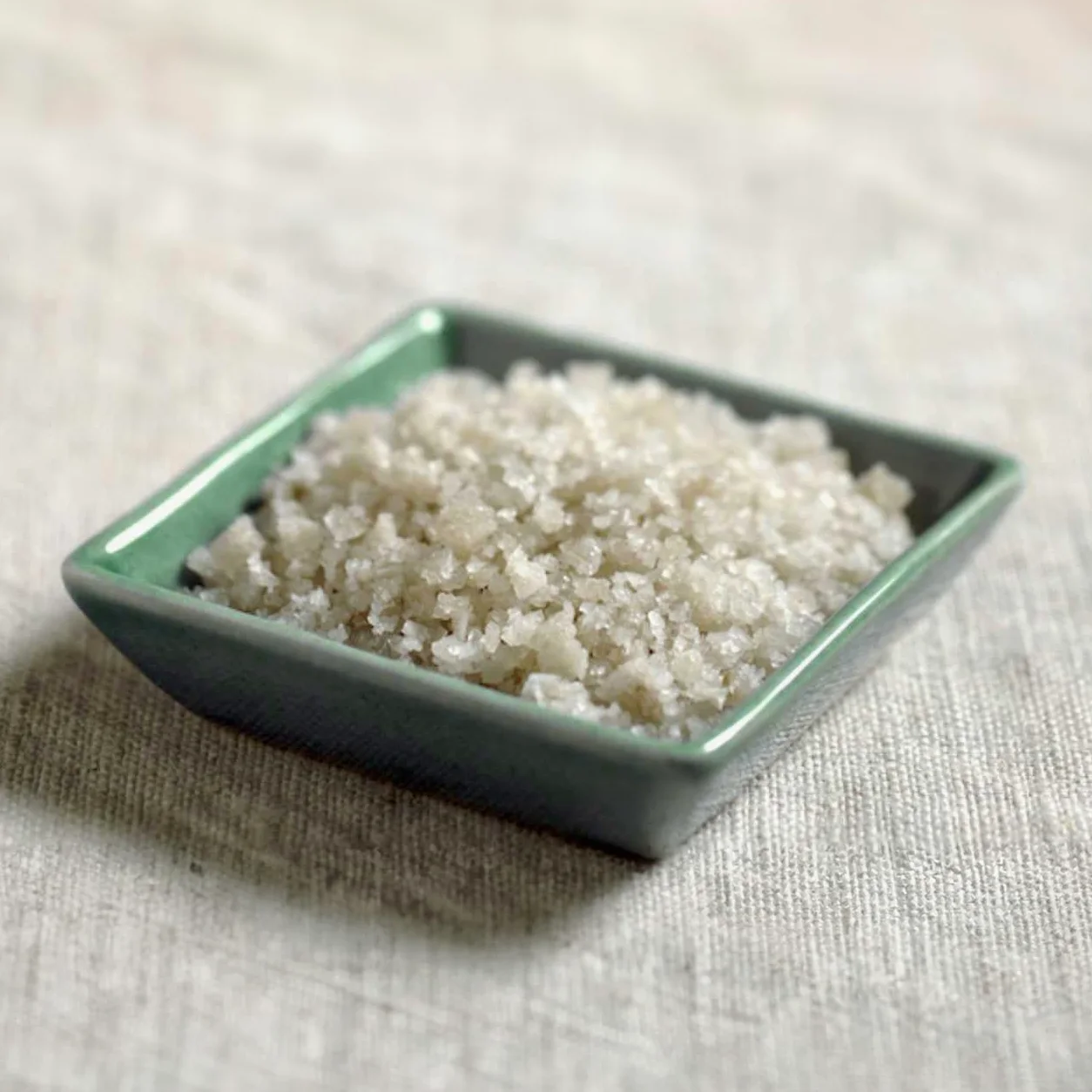 Sale Celtico Grigio Di Guérande, Pacchetto convenienza da 2 Barattoli (1,25 Kg) di sale grigio di Guerande fino e grani, Sale Celtico o Bretone, sale naturale 100% non raffinato, Italia Spezie