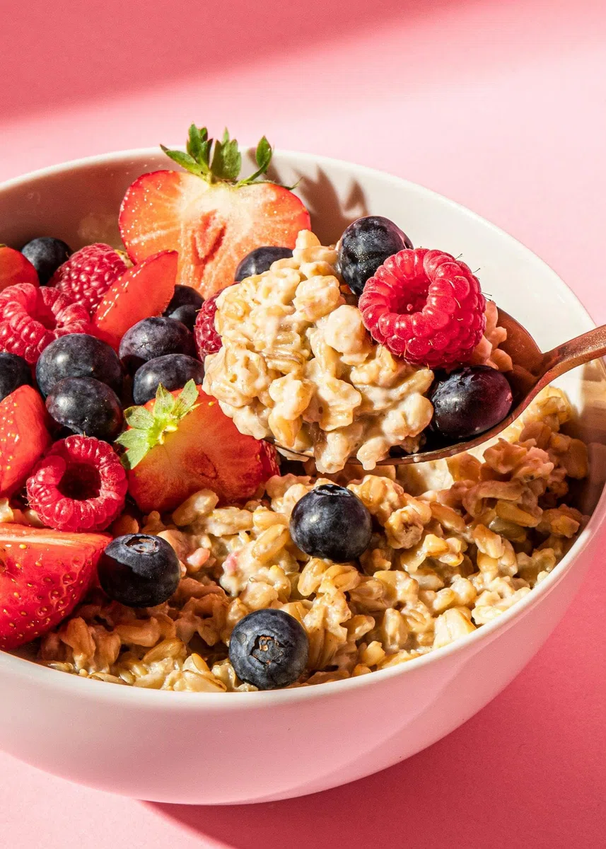 KoRo - Chicchi d'avena biologici 4 x 2,5 kg - Qualità biologica - Alto contenuto di fibre - Fonte di proteine - Ideale per il porridge, la cottura al forno o come contorno
