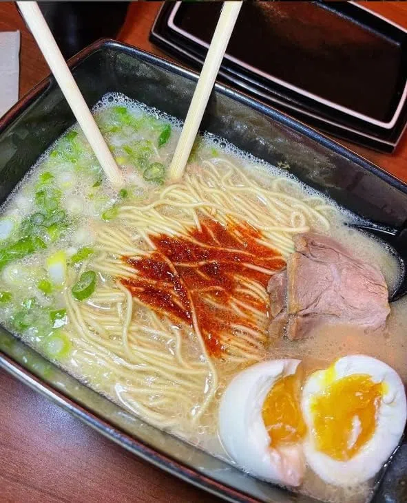 Ichiran Hakata noodles Kamadare, 2 pasti inclusi, zuppa tonkotsu premium ramen con speciale salsa secca rossa Ichiran segreta – 2 pasti
