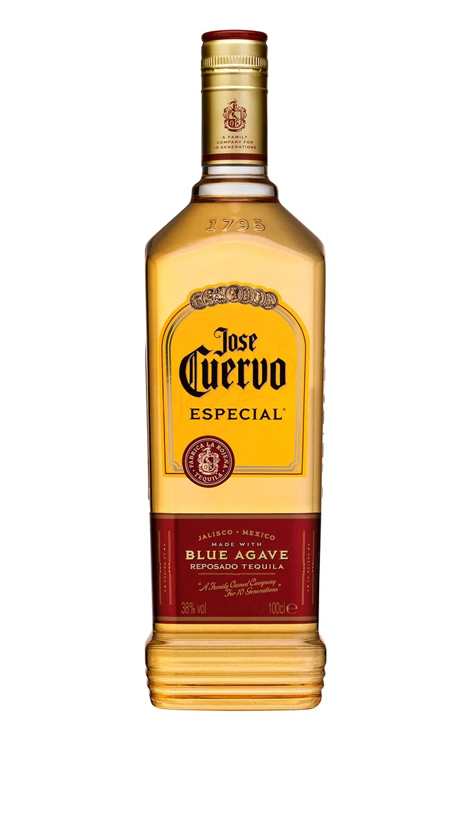 Jose Cuervo Especial Reposado 100cl – Tequila invecchiato 4 mesi in botti di quercia. Gusto dolce. 38% vol.