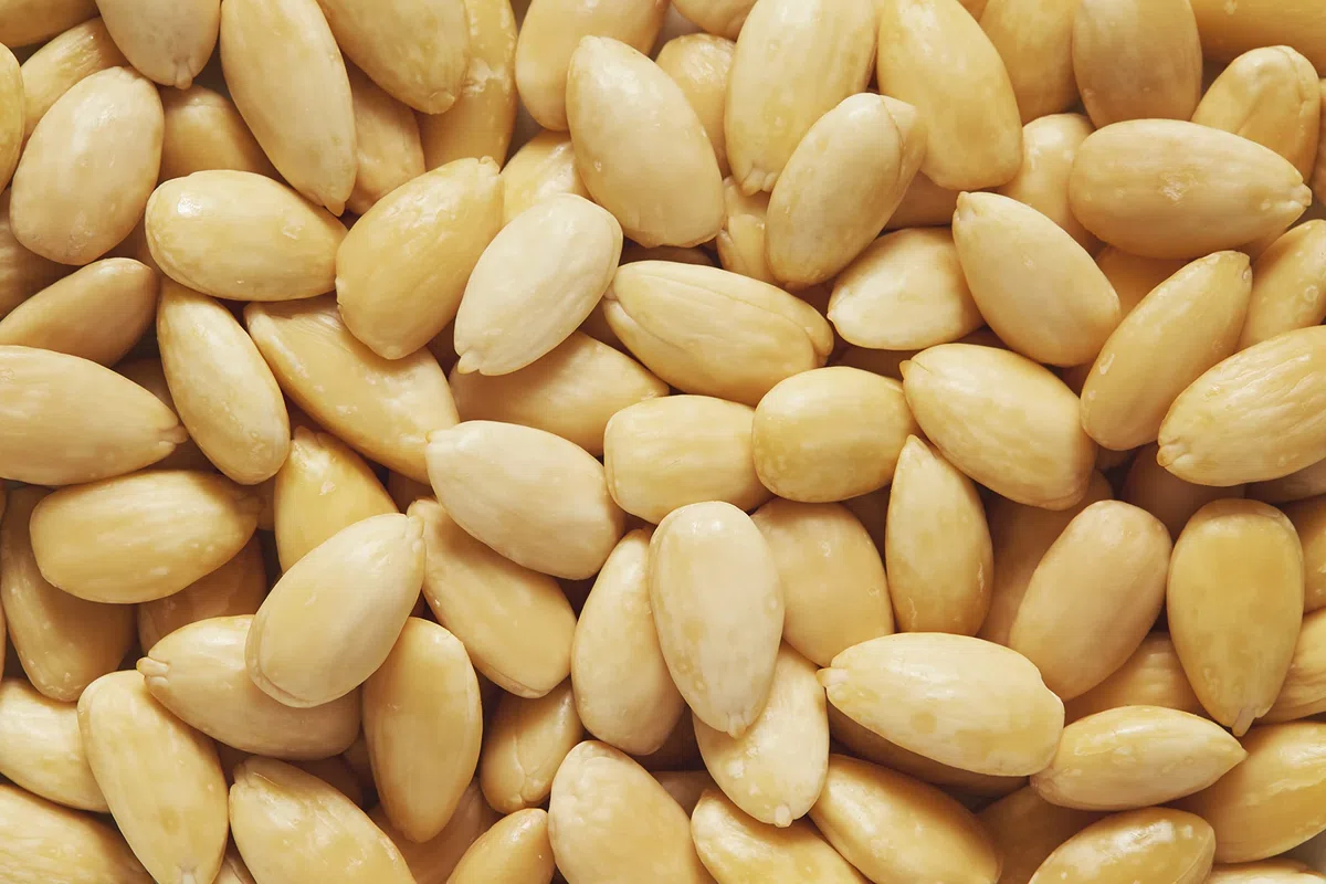 Mandorle Bianche Pelate 1 Kg Naturali Intere Crude Fresche Qualità Extra. Frutta Secca Imbustata In Buste Con Chiusura Ermetica Non Tostate. Mandorla Ad Essiccazione Lenta, Dorimed