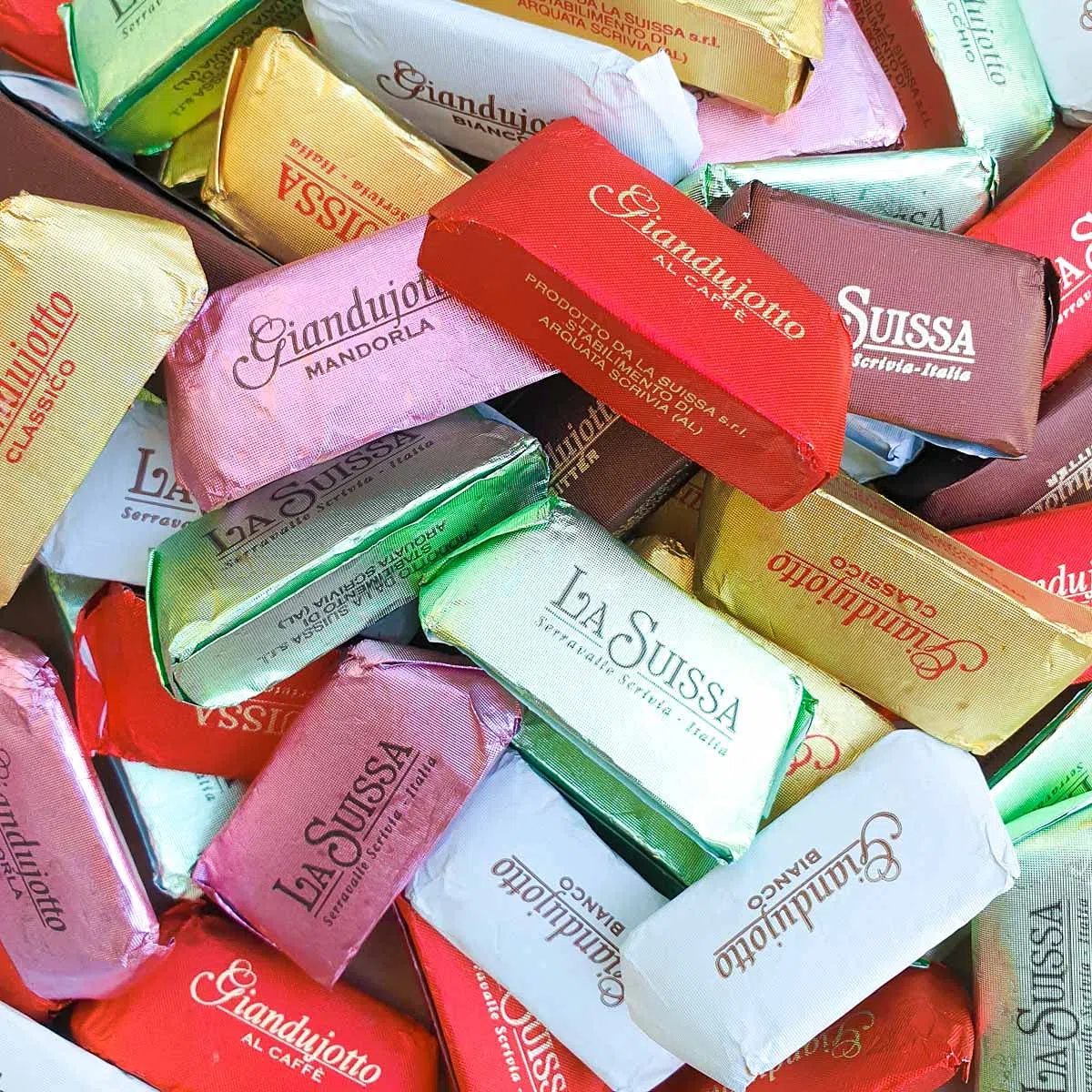 Gianduiotti Assortiti La Suissa Kg 1 - Il famoso Gianduiotto rivisitato nelle versioni: Pistacchio, Bianco, Caffè, Fondente e Classico - Senza Glutine