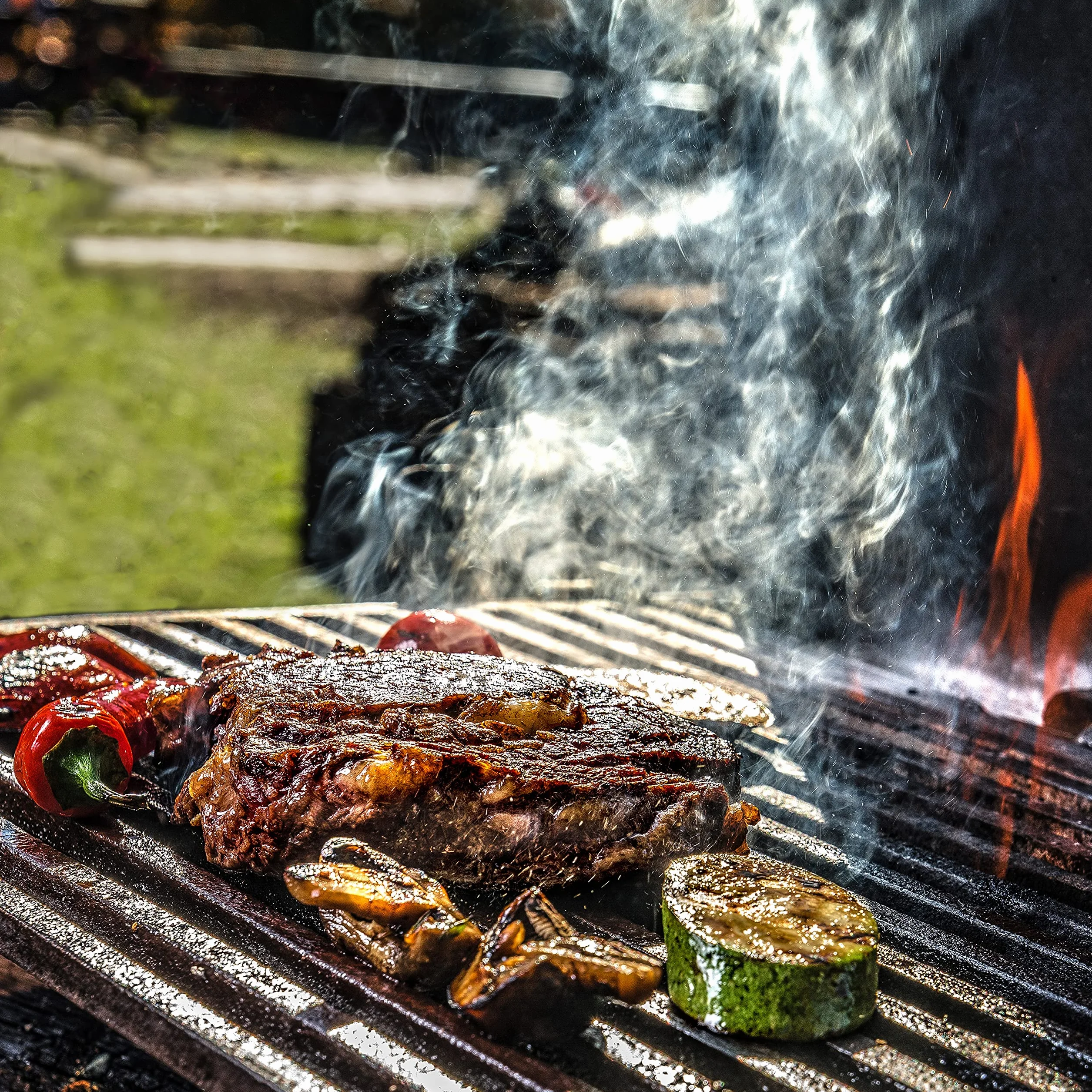 Smokehouse di Thoughtfully, set di spezie per grigliate gourmet in mini bottiglie di vetro, i gusti includono caraibico, jerk giamaicano, jalapeno, montreal e altro ancora, confezione da 10