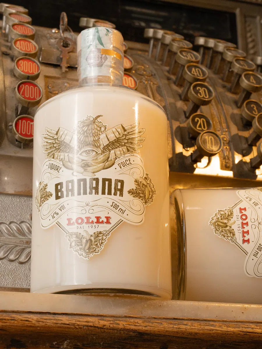 LOLLI Liquore alla banana, Liquore artigianale, bottiglia limited edition in astuccio serigrafato, 500 ml. 16% vol.
