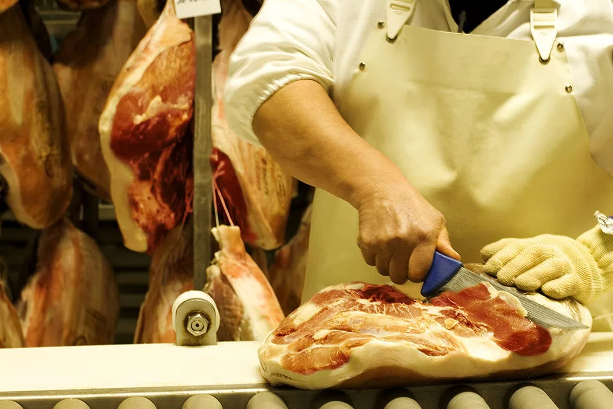 Salumi Murru Irgoli | Prosciutto crudo sgambato pepato| 2 Tranci da 500 gr Cad.