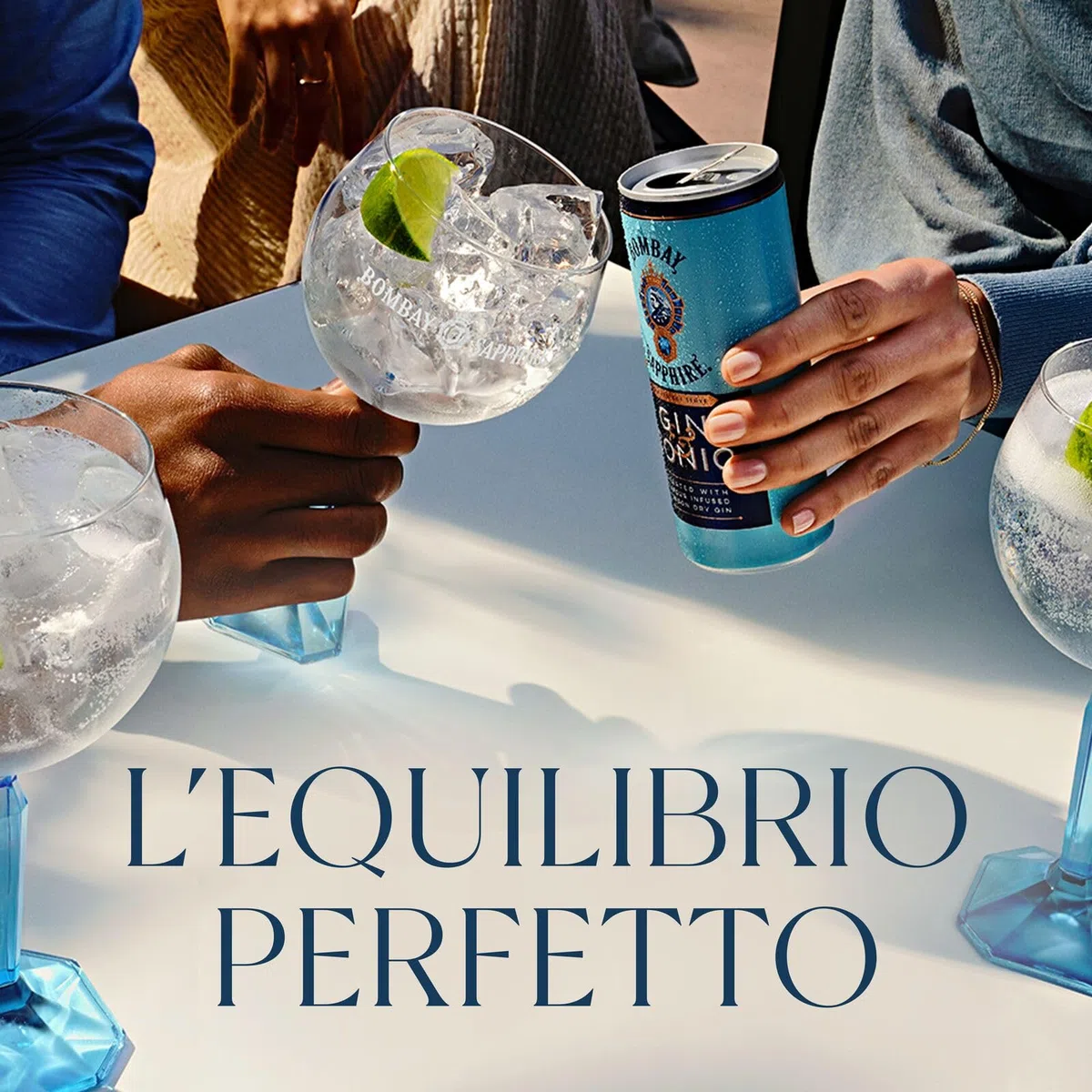 Lattine di cocktail pronti da bere Bombay Sapphire Gin and Tonic Ready to Drink, 6,5% vol., 25 cl / 250 ml (Confezione da 12), Drink alcolici con London Dry Gin 100% infuso a vapore