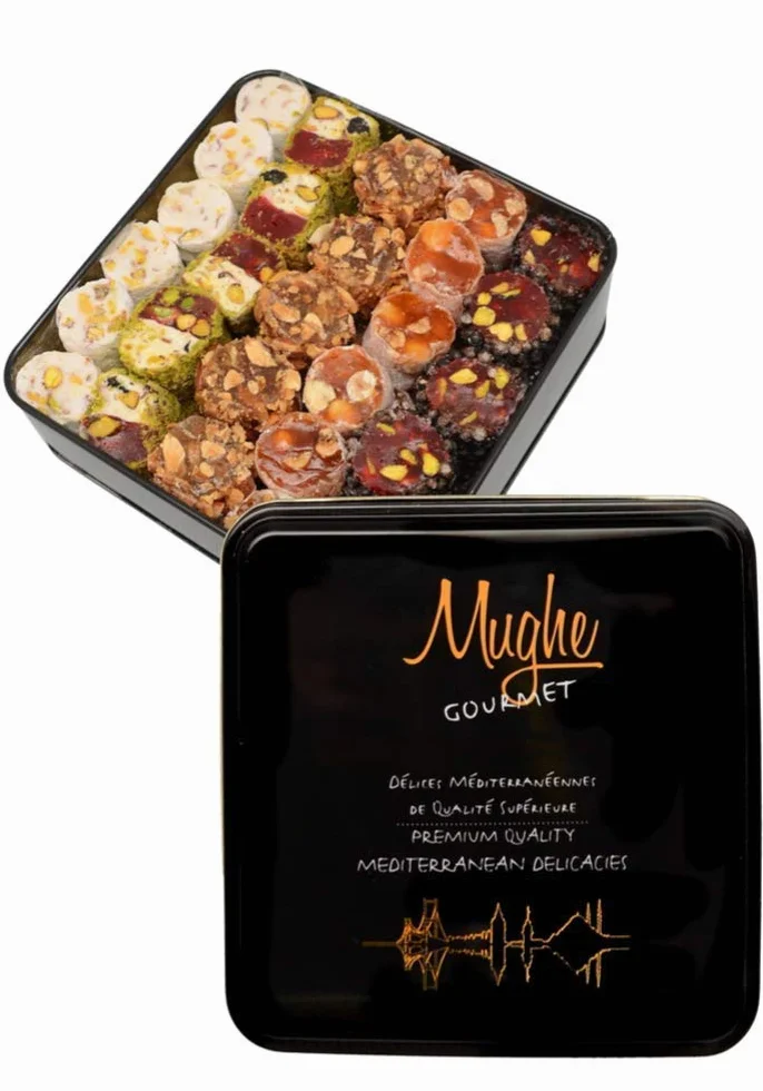 Mughe Gourmet - Delizie di Lokum con Pistacchi Sultan - Elegante Scatola Regalo di Lusso - Pistacchio, Arancia, Nocciola e Mandorle - 1000g - Halal e Vegetariano - Perfetta per Compleanni, Natale