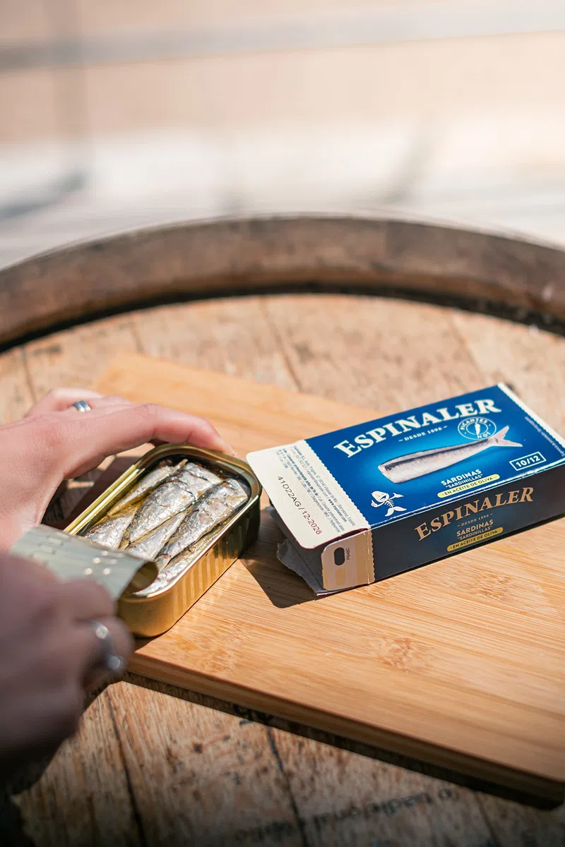 Espinaler Sardine in olio d'oliva - Confezione da 5 lattine da 10-12 sardine in scatola - Sardine in scatola gourmet in olio - Sardine per l'aperitivo o per cucinare.