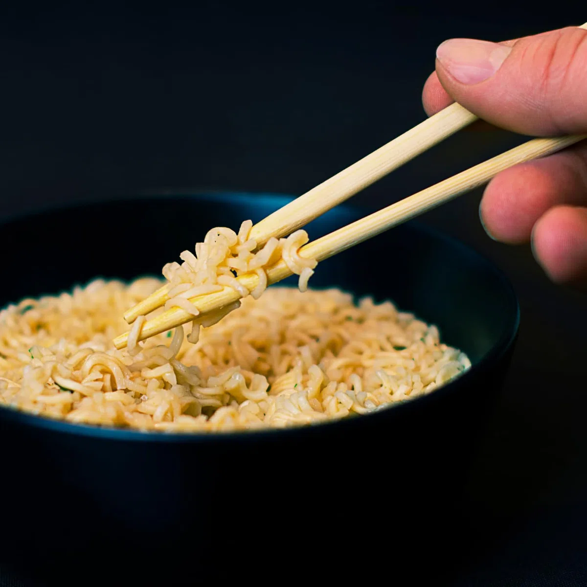 Tongyi Noodles Calde Istantanee di Manzo pacco da 12 x 110 gr