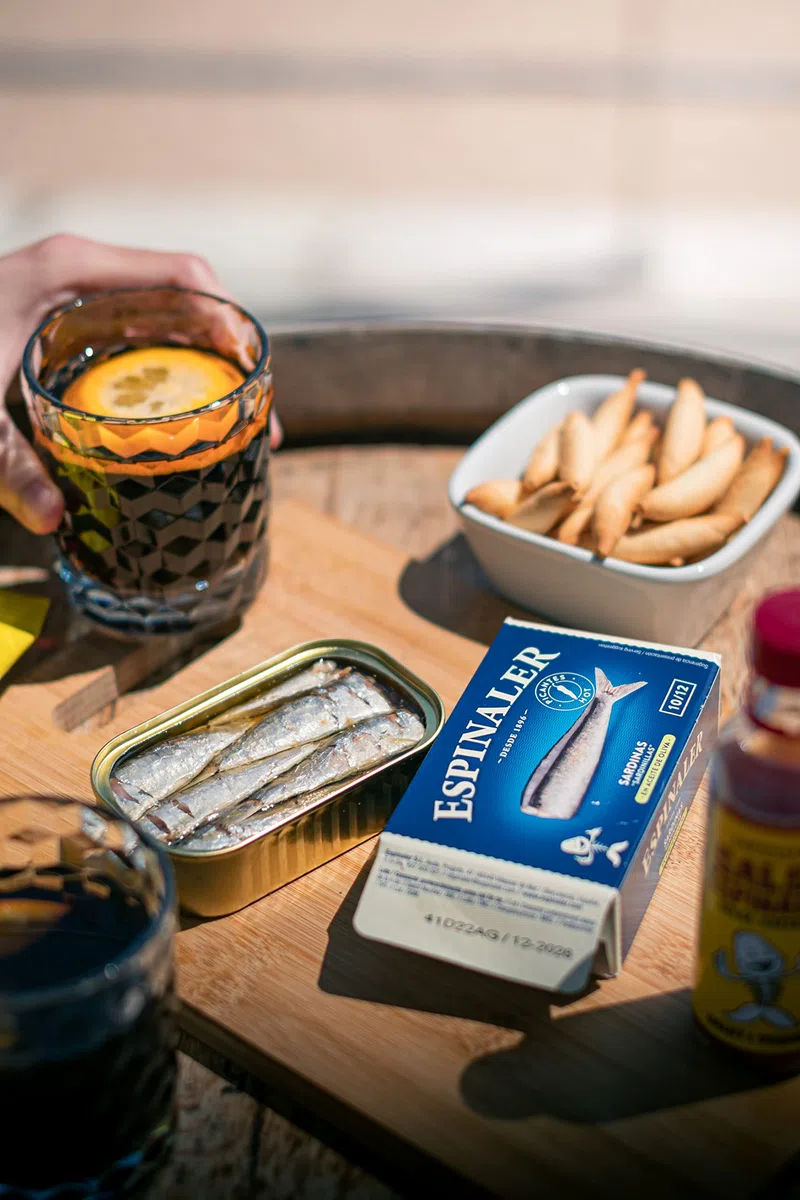 Espinaler Sardine in olio d'oliva - Confezione da 5 lattine da 10-12 sardine in scatola - Sardine in scatola gourmet in olio - Sardine per l'aperitivo o per cucinare.