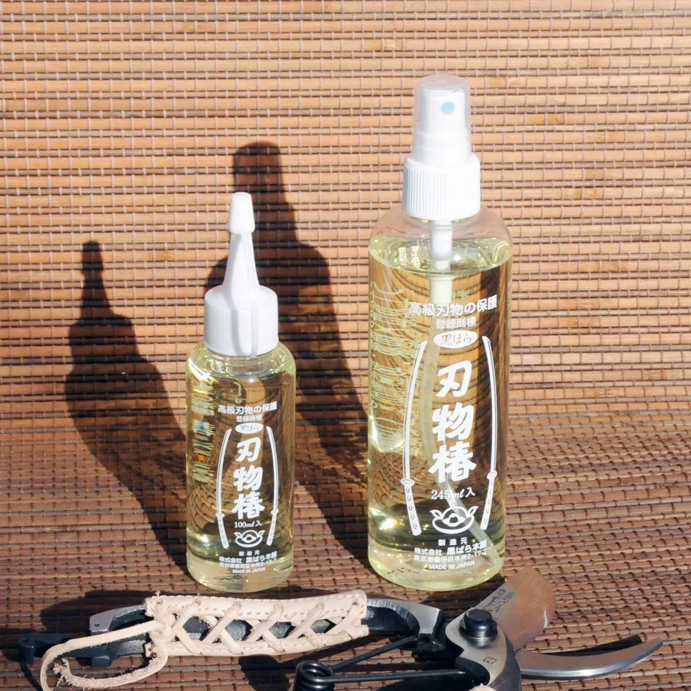 Olio di Camelia Giapponese in Flacone Spray 245 ml per la Cura di Coltelli, Forbici ed altri Articoli da Taglio - Kurobara Made in Japan