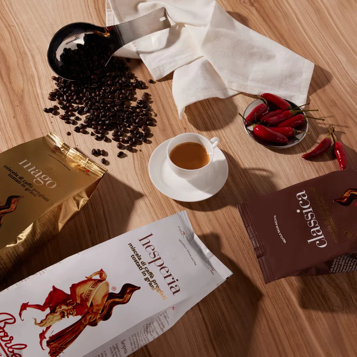 Caffè Barbera - Mago - 7 Origini - Caffe in Grani - Aromatico Intenso - Fruttato - Miscela di 7 Tipi di Caffè - 1kg