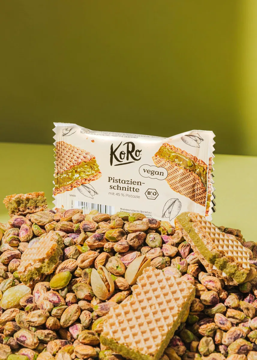 KoRo - Wafer ripieni con crema di pistacchi 22 g – 45% di ripieno ai pistacchi – Cioccolato bianco – Vegan