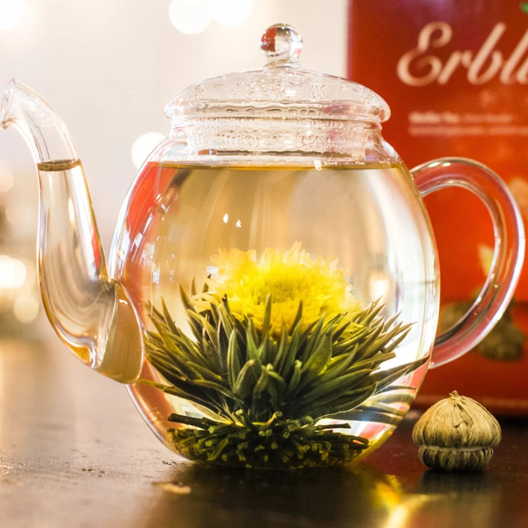 Creano Mix Gourmet Set Regalo Fiori di Tè Bianco in 6 Varietà – Include Caraffa in Vetro 500ml e 2 Tazze 200ml – Set Tè Fiorito per compleanno, natale, occasioni speciali
