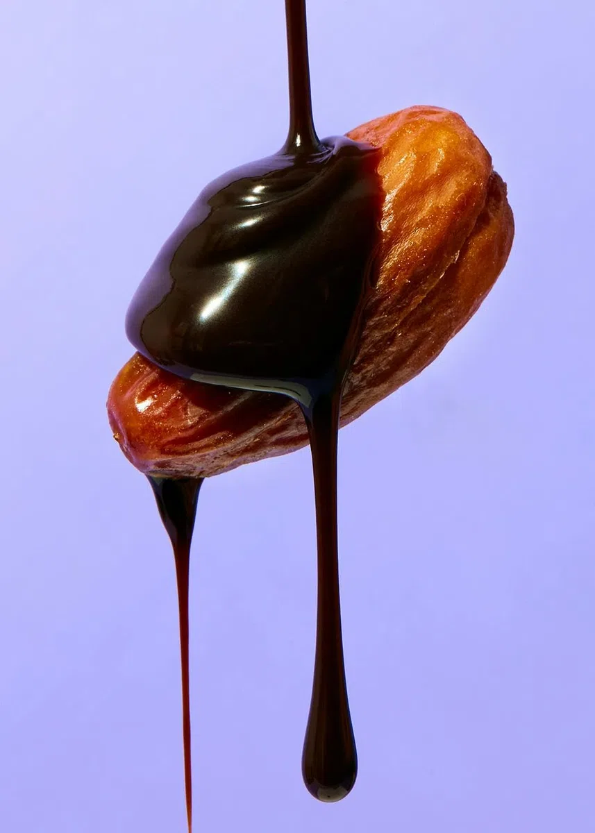 KoRo - Datteri ricoperti di cioccolato fondente 1 kg - al cioccolato - per snack, merende o colazioni - confezione convenienza