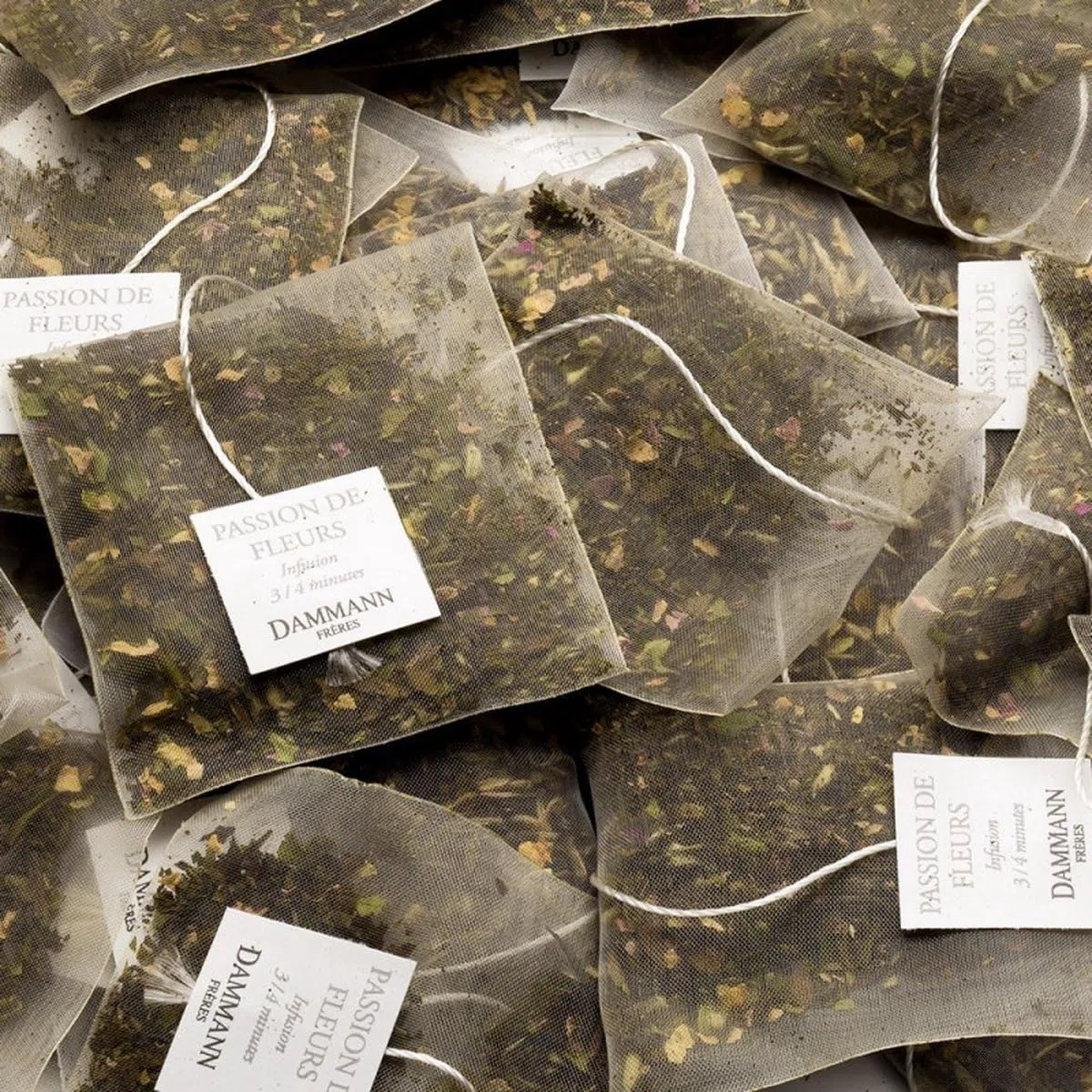 Tè Bianco Passione di Fiori - Flavored White Tea, Dammann Fratelli (25 Bustine Cristallo, 50g)