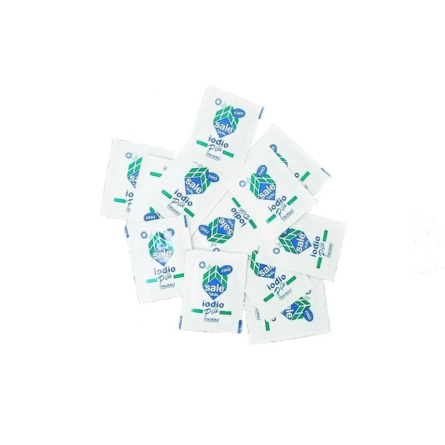 2 espositori Sale di Sicilia Fino Iodato monodose totale 1000 bustine da 1 g in Dispenser di cartone La qualità del Sale di Sicilia Più Iodio disponibile in pratiche ed igieniche bustine