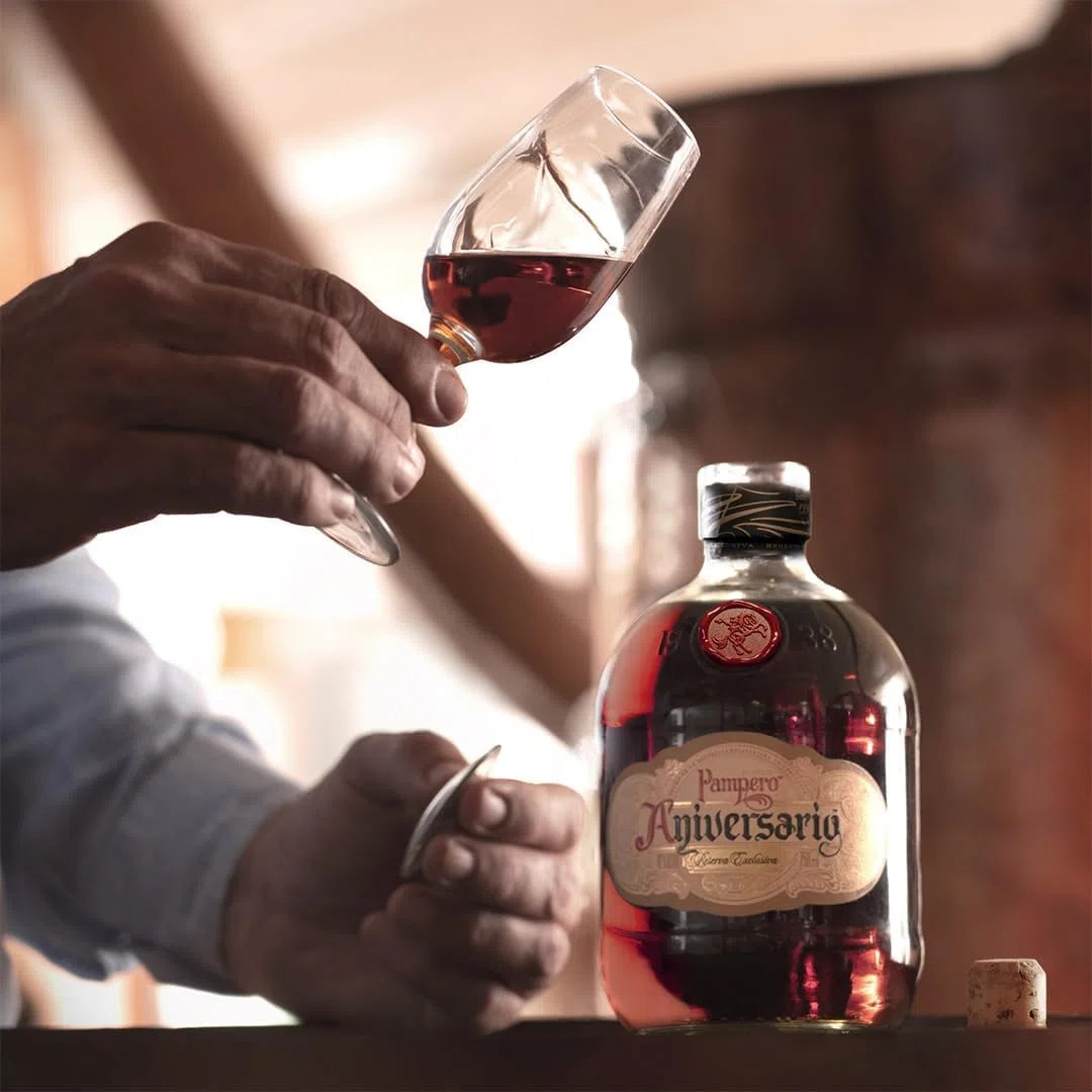 Rum Pampero Aniversario 70 cl – Riserva Premium Pluripremiata, Invecchiata in Botti Ex-Sherry e Bourbon. 40% Vol.
