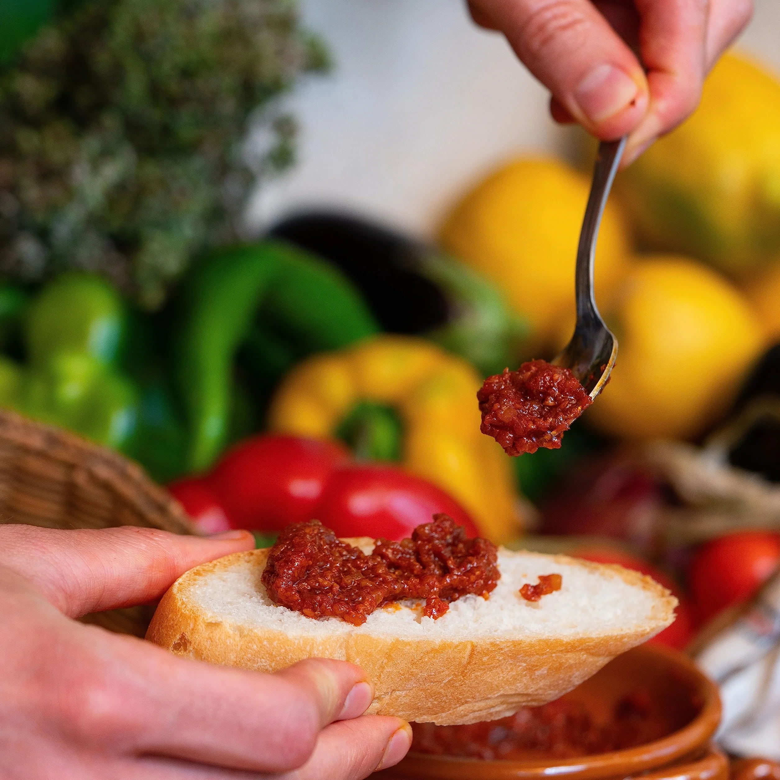 Giù in Calabria Box Prodotti Tipici - Cipolle di Tropea IGP, Peperoncini, Nduja, Pasta Artigianale - Gusta i Sapori della Cucina Tradizionale Calabrese