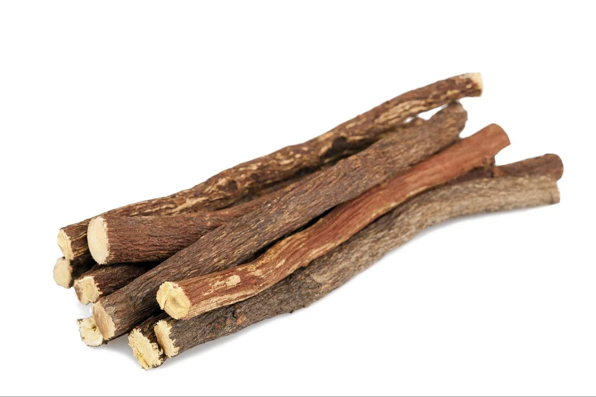 Radice di PURA LIQUIRIZIA - 40 Bastoncini da 15 cm circa 500 g - Spedita dalla Calabria - Rossano