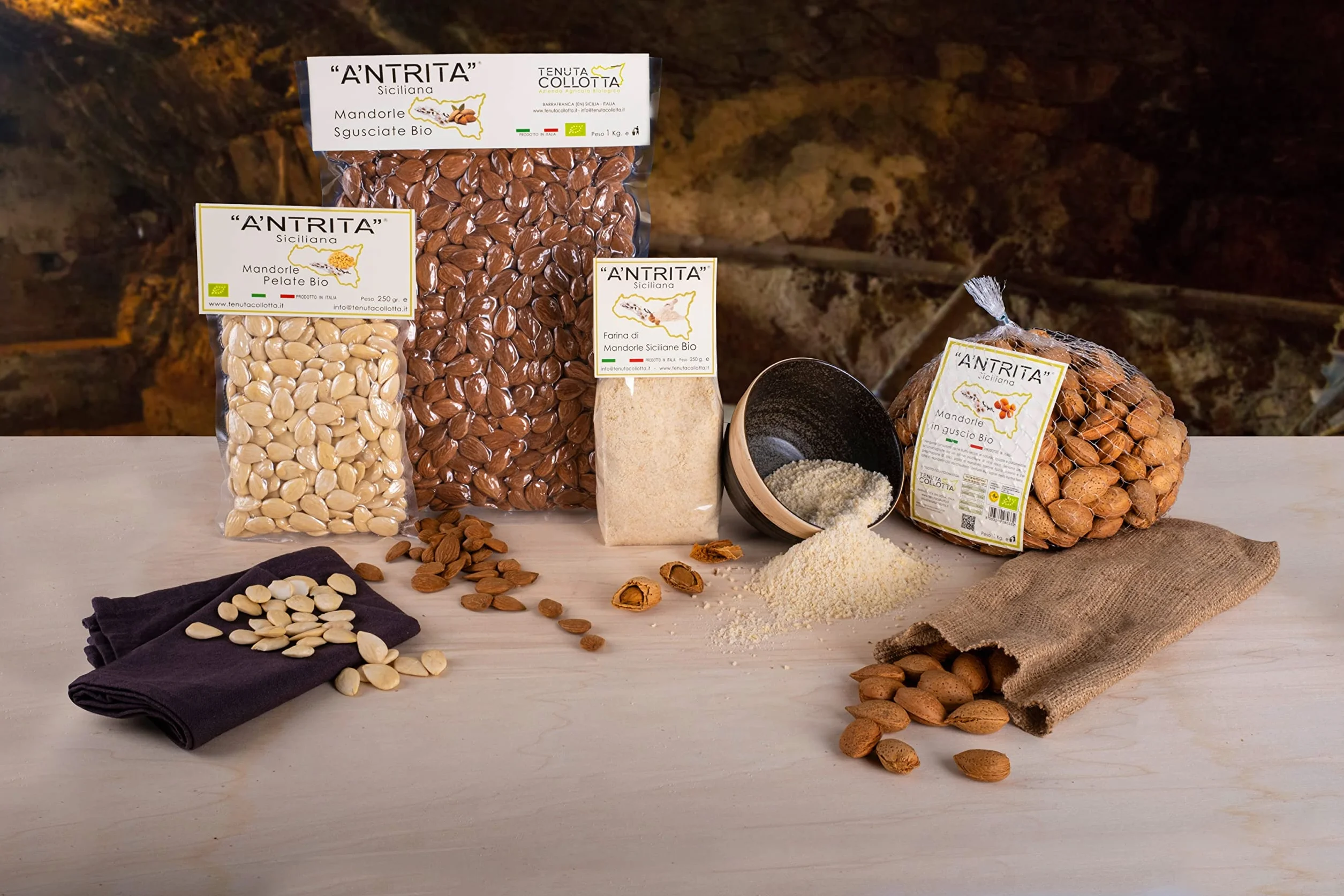 A'Ntrita® - Farina di Mandorle Bio 1 Kg - 100% Italiano - Prodotto in Sicilia