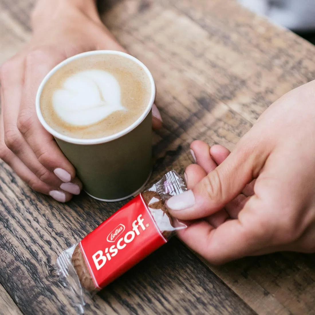 Lotus Biscoff | Biscotti caramellati | Non OGM e vegani | 250 g | Confezione da 10