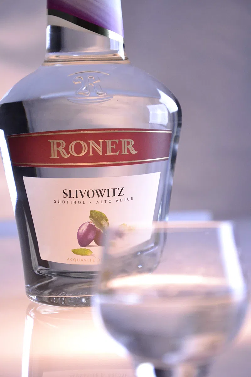 Roner Slivowitz - Acquavite di prugne (1x 0,7l) - Distillato di Frutta dalla Distilleria Artigianale Alto Adige Südtirol più premiata d'Italia - 700 ml
