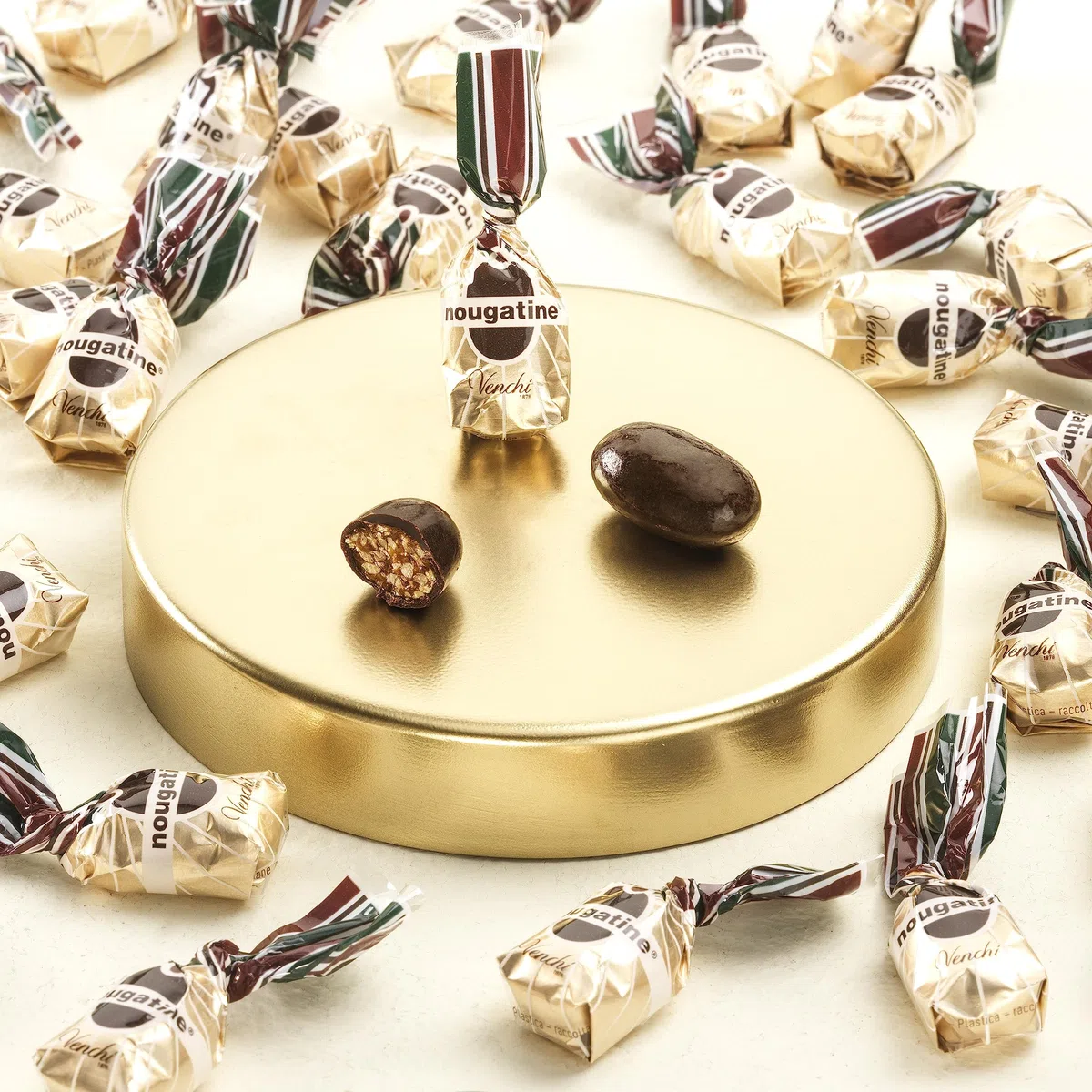 Venchi - Sacchettino Regalo con Cioccolatini Nougatine Assortiti, 300 g - Con Nocciola Piemonte IGP - Idea Regalo - Senza Glutine - Vegano