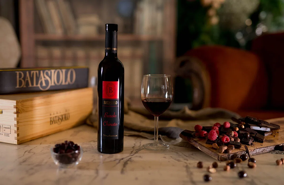 Batasiolo, Barolo Chinato, Vino Rosso Fermo, Dolce Amaricante, Vino Aromatizzato da Dessert e da Meditazione