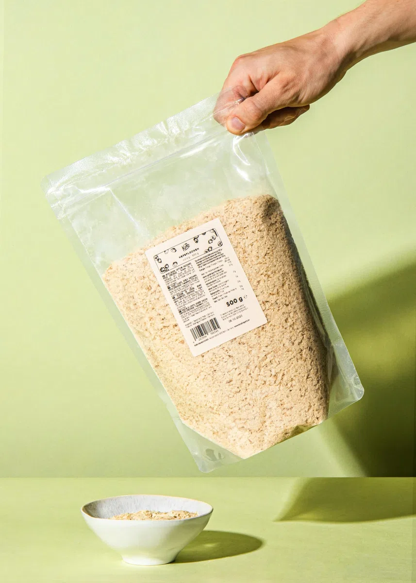 KoRo - Lievito alimentare in scaglie 500 g - fiocchi di lievito nutrizionale di melassa grattugiato, ricco di vitamina b12, ideale come formaggio vegano