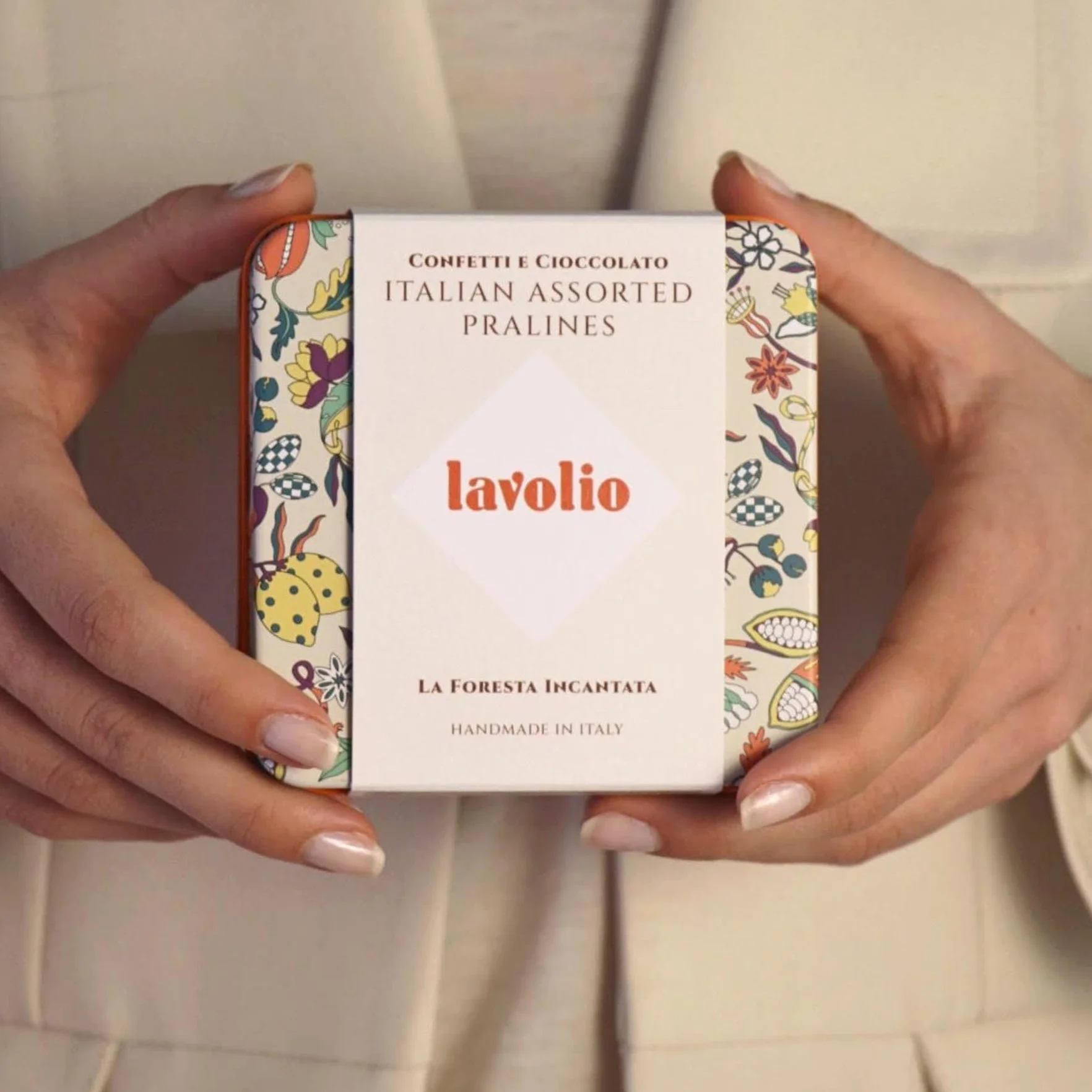 Lavolio LA FORESTA VEGAN - Cioccolato italiano - Selezione artigianale di frutta secca ricoperta e cioccolati vegetali, caramelle eleganti e cioccolatini da regalo - Vegan e Gluten Free - 150g