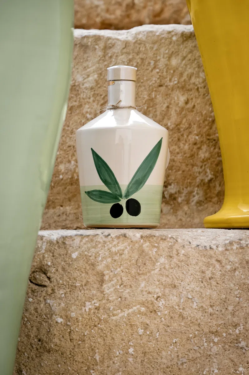 San Marco - Bottiglia Olio in Ceramica Artigianale da 250ml – Oliera in Ceramica Fatta e Decorata a Mano con Tappo Dosatore – Design Rustico Moderno, Made in Italy