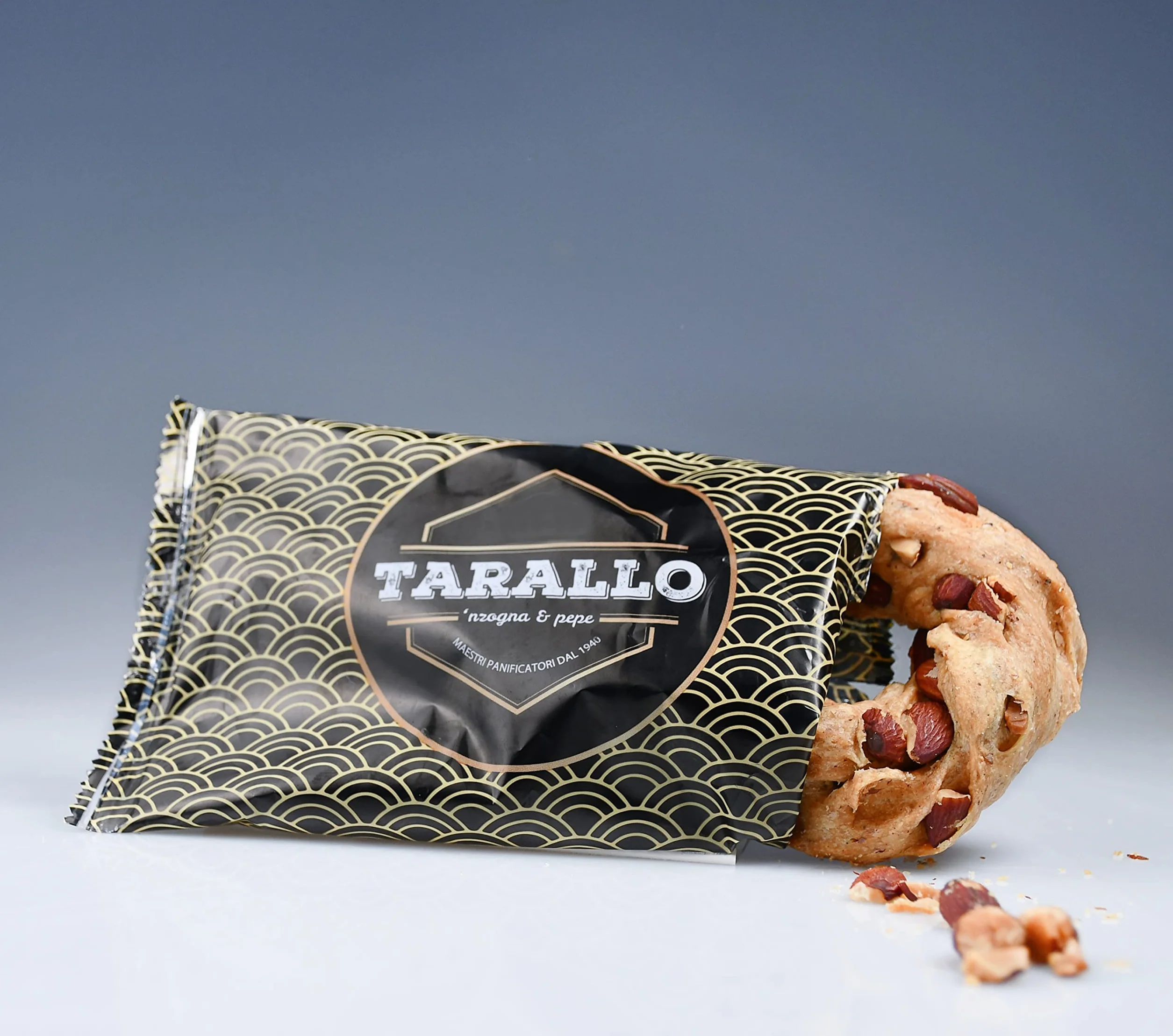 Taralli sugna e pepe Napoletani Extra Mandorlato Tarallo Con Mandorle Napoli 1kg Snack Ideale Cena Aperitivo Birra Artigianale - Patatine - Mandorle Sgusciate - Confezionati Come Cialde Caffe