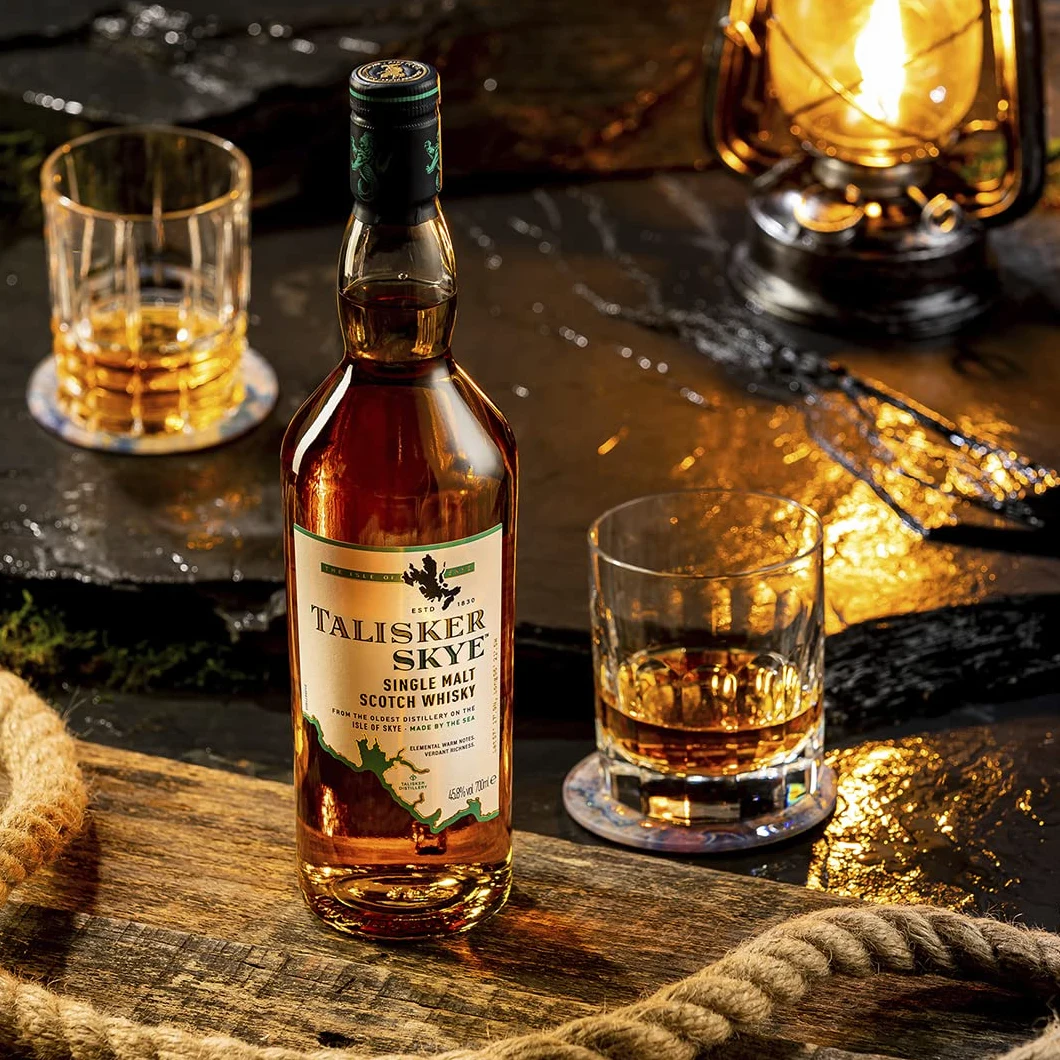 Talisker Skye Single Malt Scotch Whisky, 700 ml (La confezione può variare)