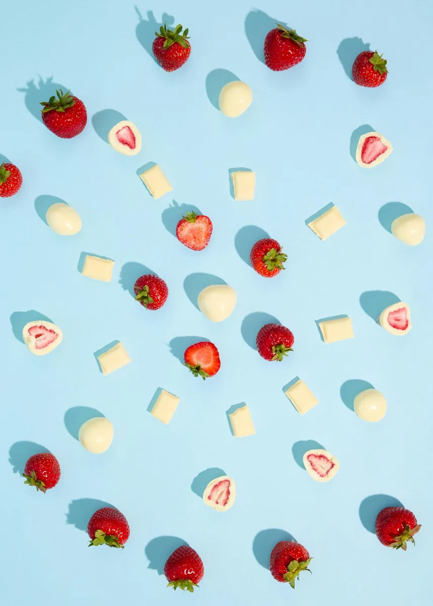 KoRo - Fragole liofilizzate al cioccolato bianco 1 kg - Il cioccolato incontra la frutta - Spuntino ideale - Croccanti e golose