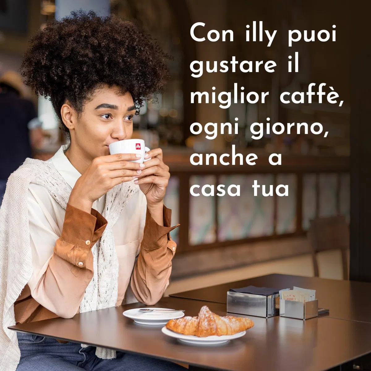 illy, Caffè in Capsule Iperespresso CLASSICO, 100% Arabica con Note di Fiori d'Arancio e Gelsomino, Gusto Morbido e Retrogusto Dolce, 1 Confezione da 30 Capsule