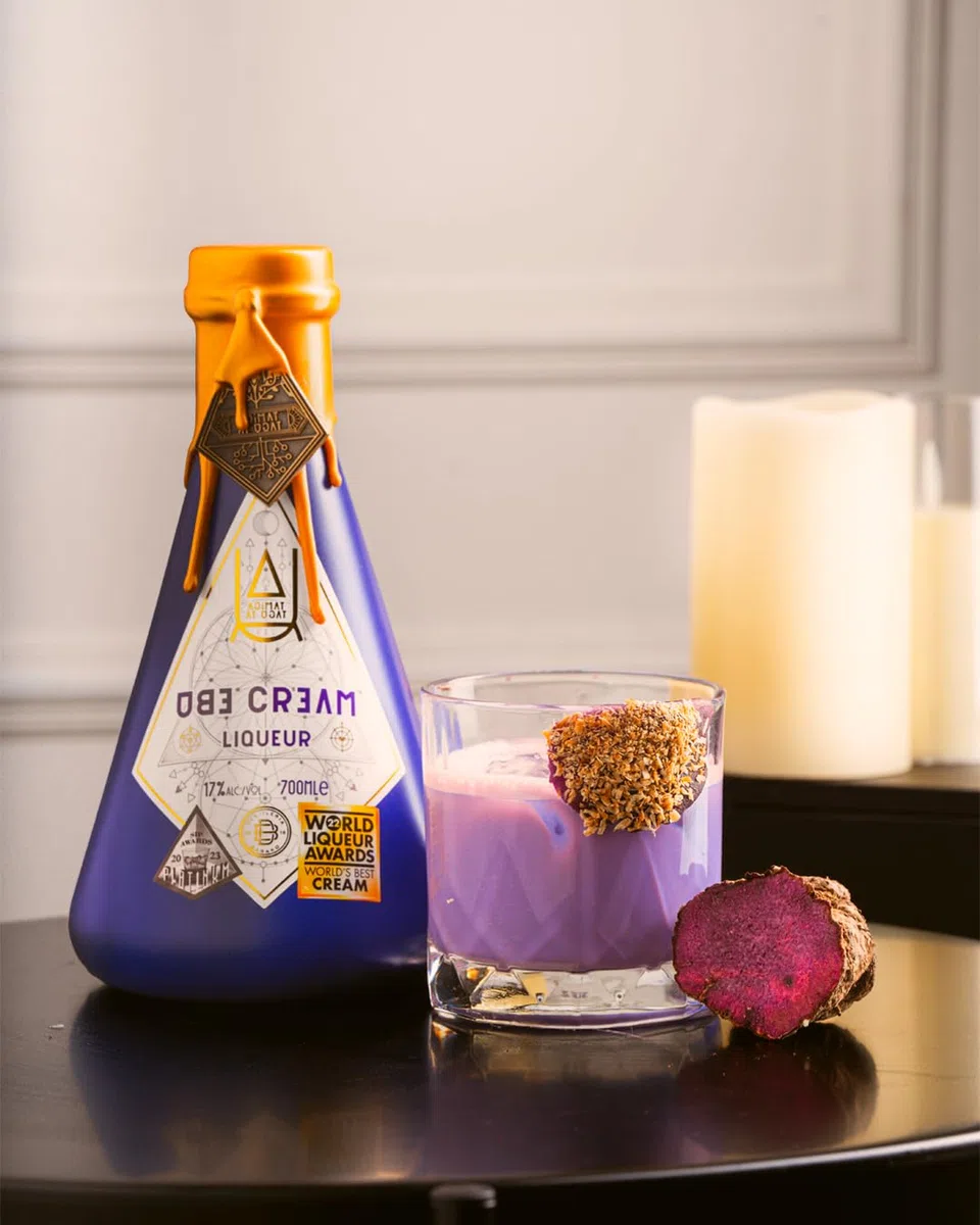 Liquore alla crema di ube – Liquore alla panna premiato con medaglia d'oro | Cremoso ed esotico con note di vaniglia e nocciola | Perfetto per cocktail, dessert e da bere liscio | 17% vol | 700 ml