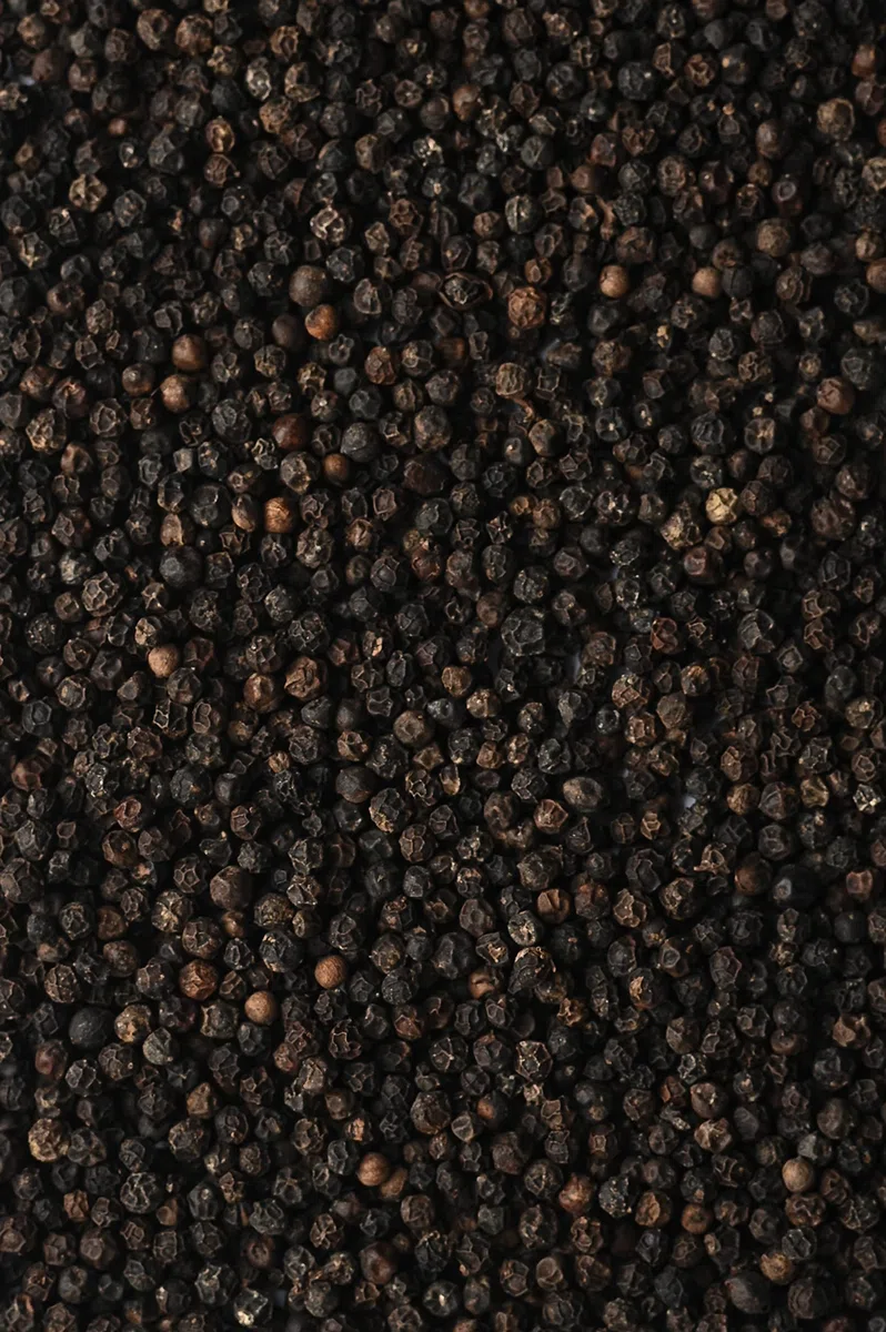 Biojoy BIO-Pepe nero in grani (1 kg), intero, ideale per insaporire, senza additivi (Piper nigrum)